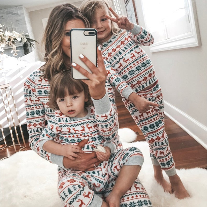 Family Matching Pajamas Classic Print Dad, Mother, Daughter Sleepwear Baby Boys Girls